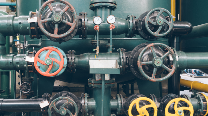 How do valves stockists in Dubai manage inventory to prevent stockouts and ensure continuous supply?